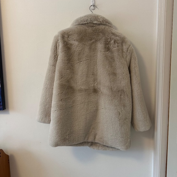Steve Madden Snow Faux-Fur Teddy Coat in Beige | Size Small - Picture 7 of 10